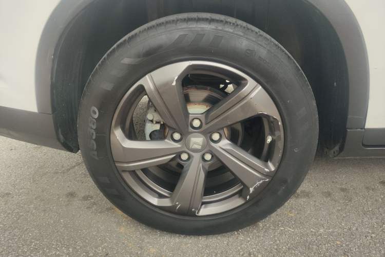 Used Baojun RM-5 2019 1.5T Manual Elite Version with 24-Hour Online Service 7 Seats Right Rear Wheel Hub