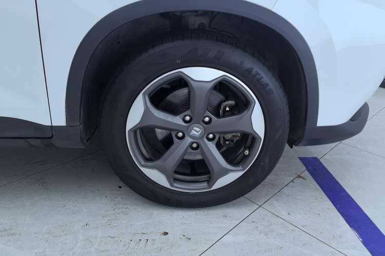 Used Baojun RM-5 2019 1.5T CVT 24-Hour Online Luxury Version 5 Seats Right Rear Wheel Hub