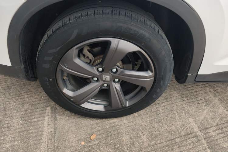 Used Baojun RM-5 2019 1.5T CVT Elite Version with 24-Hour Online Service 6 Seats Right Rear Wheel Hub