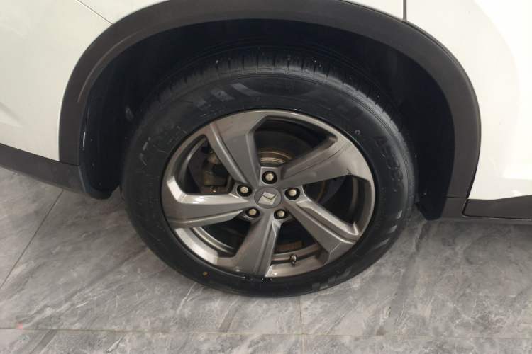 Used Baojun RM-5 2019 1.5T CVT Elite Version with 24-Hour Online Service 6 Seats Right Rear Wheel Hub