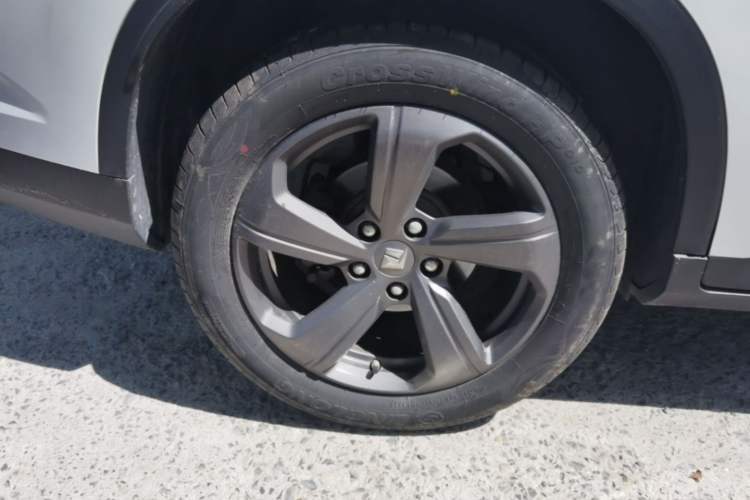 Used Baojun RM-5 2019 1.5T Manual Elite Version with 24-Hour Online Service 6 Seats Right Rear Wheel Hub