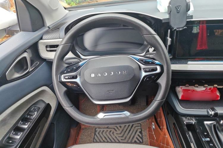 Used Baojun RM-5 2019 1.5T CVT Elite Version with 24-Hour Online Service 7 Seats Steering Wheel