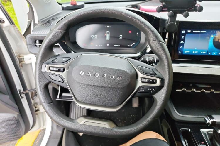 Used Baojun RM-5 2019 1.5T CVT Elite Version with 24-Hour Online Service 6 Seats Steering Wheel