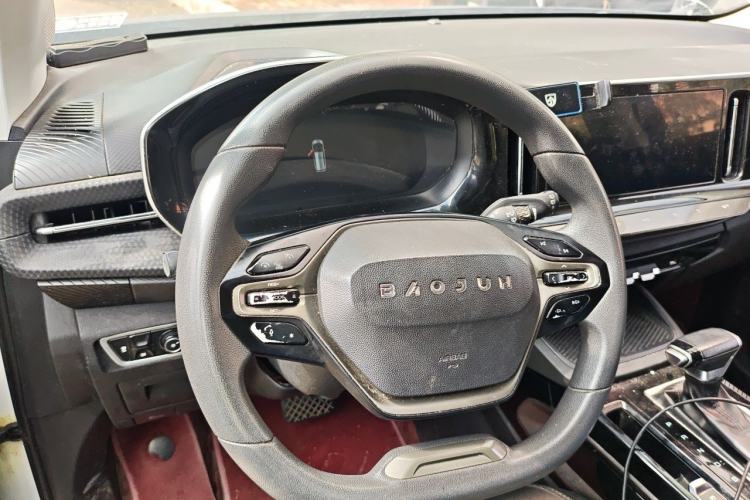 Used Baojun RM-5 2019 1.5L CVT Elite Version with 24-hour Online Service 6 Seats Steering Wheel