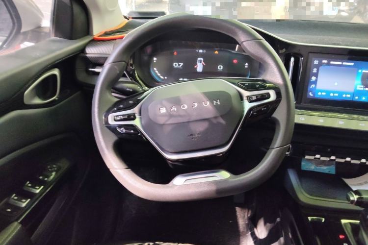 Used Baojun RM-5 2019 1.5T CVT Elite Version with 24-Hour Online Service 6 Seats Steering Wheel