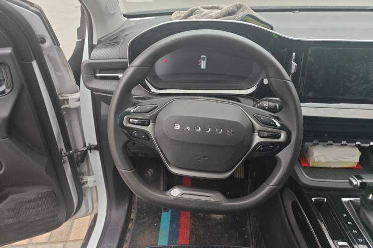 Used Baojun RM-5 2019 1.5T CVT Elite Version with 24-Hour Online Service 7 Seats Steering Wheel