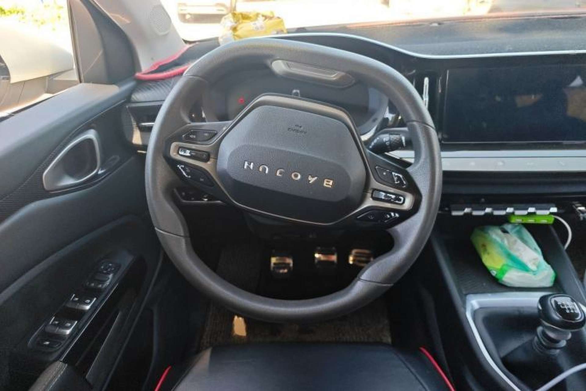 Used Baojun RM-5 2019 1.5T Manual Elite Version with 24-Hour Online Service 6 Seats Steering Wheel
