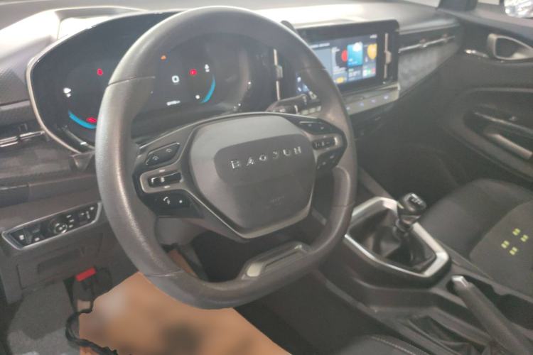 Used Baojun RM-5 2019 1.5T Manual Elite Version with 24-Hour Online Service 6 Seats Steering Wheel