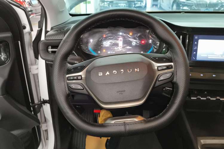 Used Baojun RM-5 2019 1.5T Manual Elite Version with 24-Hour Online Service 6 Seats Steering Wheel