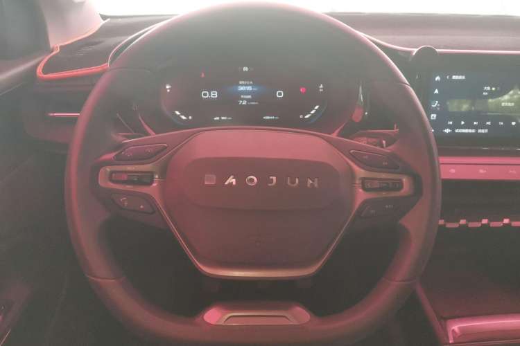 Used Baojun RM-5 2019 1.5T Manual Elite Version with 24-Hour Online Service 6 Seats Steering Wheel