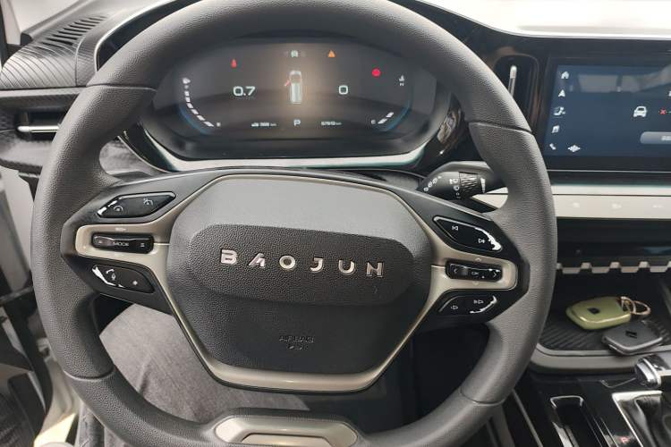 Used Baojun RM-5 2019 1.5T CVT Elite Version with 24-Hour Online Service 6 Seats Steering Wheel