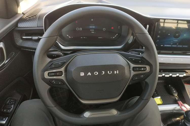 Used Baojun RM-5 2019 1.5T Manual Elite Version with 24-Hour Online Service 6 Seats Steering Wheel
