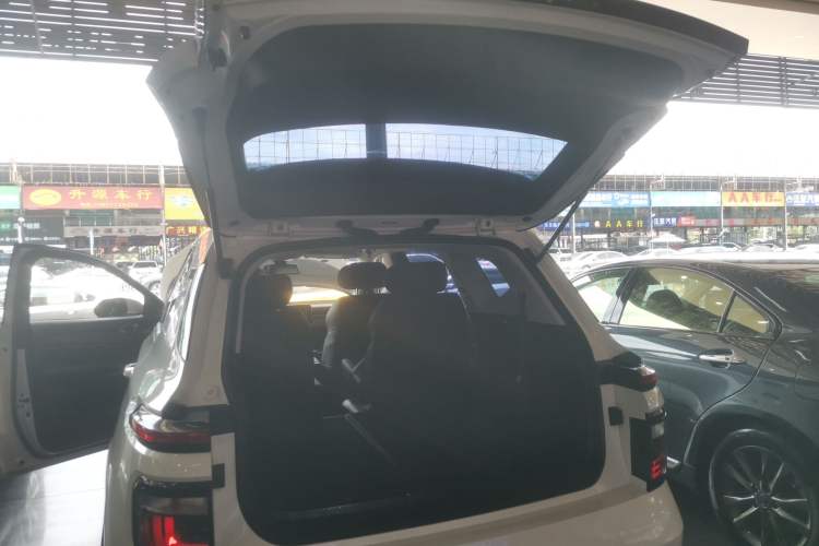 Used Baojun RM-5 2019 1.5L CVT Elite Version with 24-hour Online Service 6 Seats Trunk