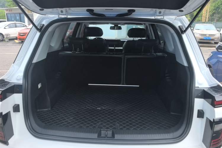 Used Baojun RM-5 2019 1.5T CVT Elite Version with 24-Hour Online Service 5 Seats Trunk