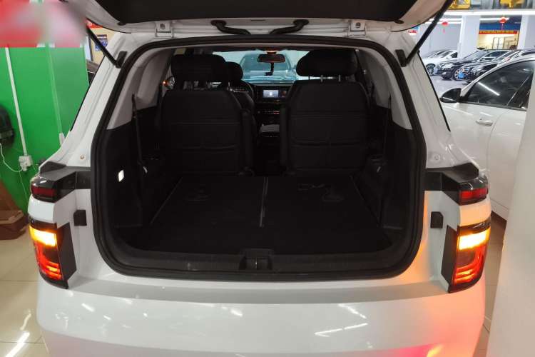 Used Baojun RM-5 2019 1.5T Manual Elite Version with 24-Hour Online Service 6 Seats Trunk
