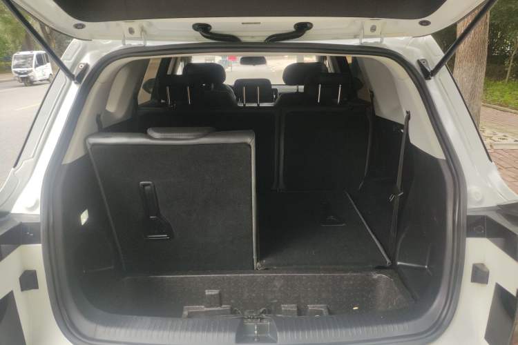 Used Baojun RM-5 2019 1.5T Manual Elite Version with 24-Hour Online Service 7 Seats Trunk