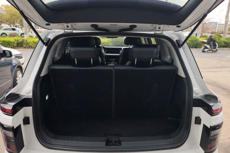 Used Baojun RM-5 2019 1.5T CVT Elite Version with 24-Hour Online Service 6 Seats Trunk