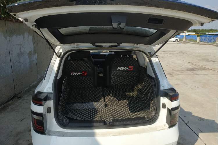Used Baojun RM-5 2019 1.5T Manual Elite Version with 24-Hour Online Service 6 Seats Trunk