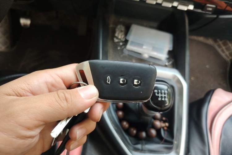 Used Baojun RM-5 2019 1.5T Manual Elite Version with 24-Hour Online Service 7 Seats Vehicle Key