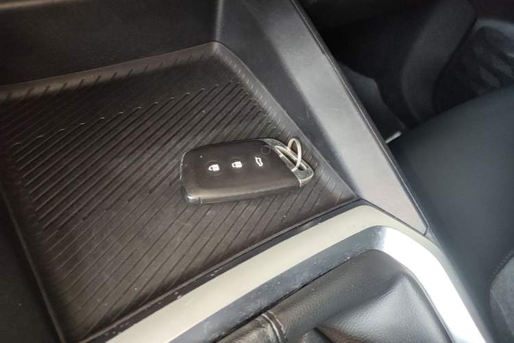 Used Baojun RM-5 2019 1.5T Manual Elite Version with 24-Hour Online Service 6 Seats Vehicle Key