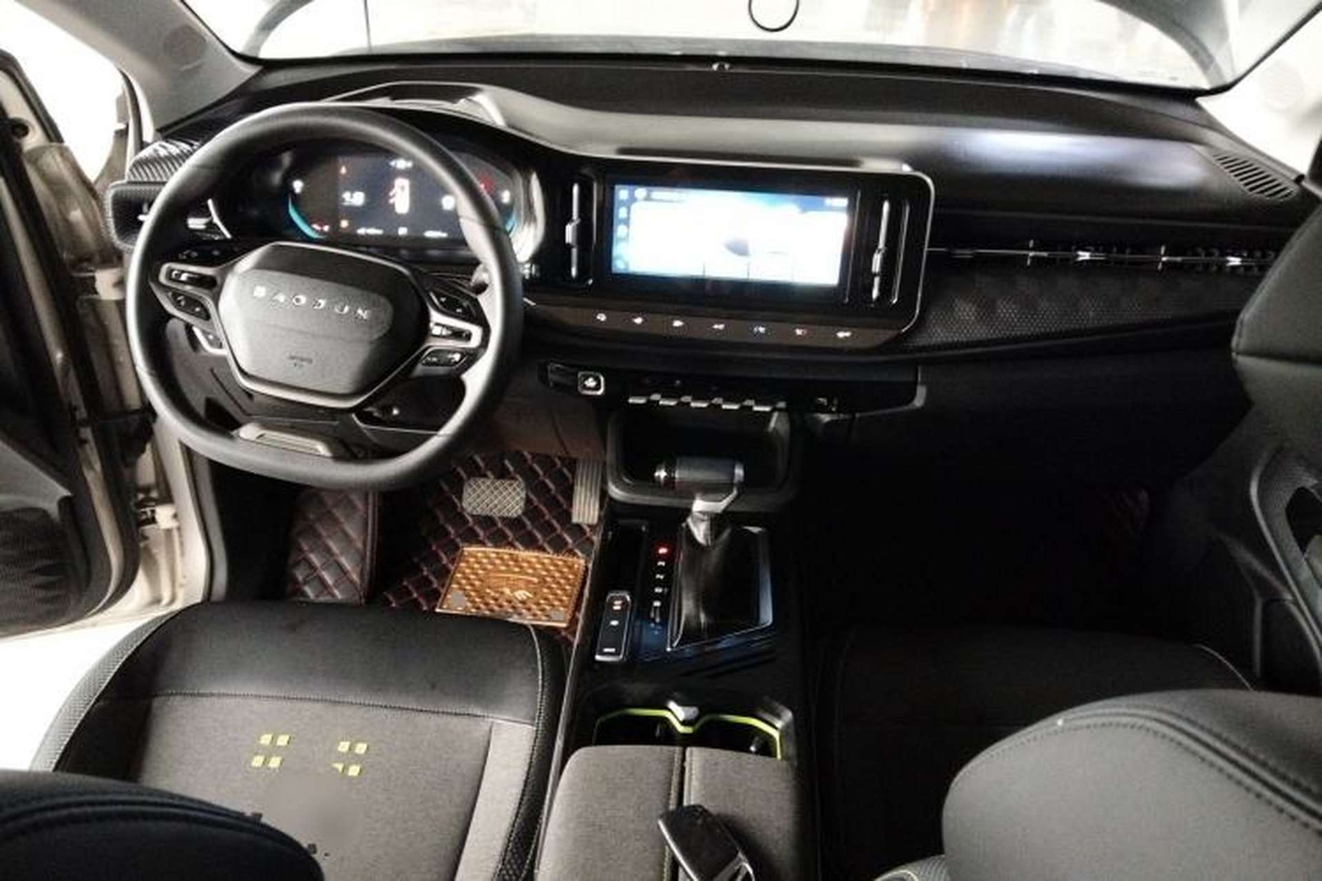 Used Baojun RM-5 2019 1.5L CVT Elite Version with 24-Hour Online Service 7 Seats Center Console