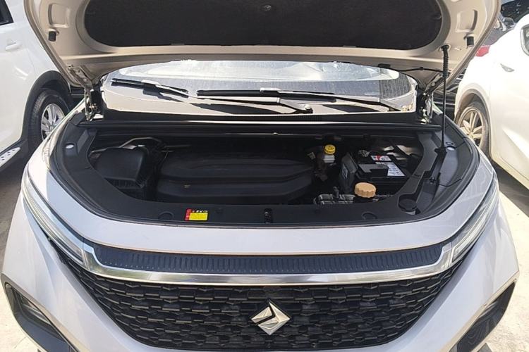 Used Baojun RM-5 2019 1.5L CVT Elite Version with 24-Hour Online Service 7 Seats Engine Bay