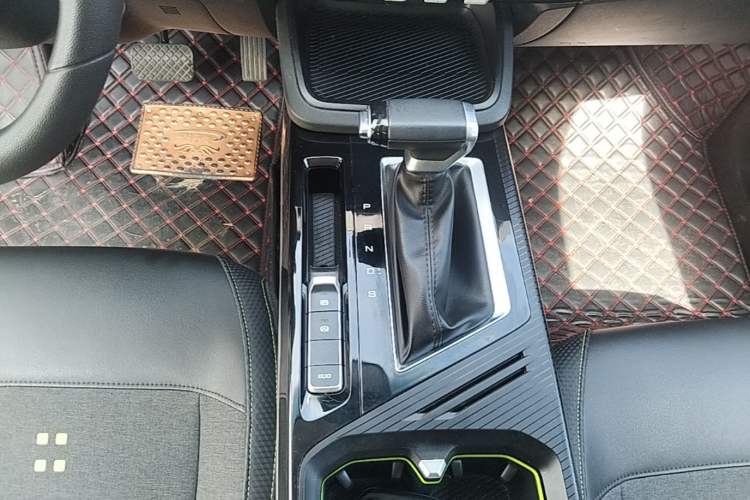 Used Baojun RM-5 2019 1.5L CVT Elite Version with 24-Hour Online Service 7 Seats Gear Lever