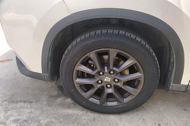 Used Baojun RM-5 2019 1.5L CVT Elite Version with 24-Hour Online Service 7 Seats Left Front Wheel Hub