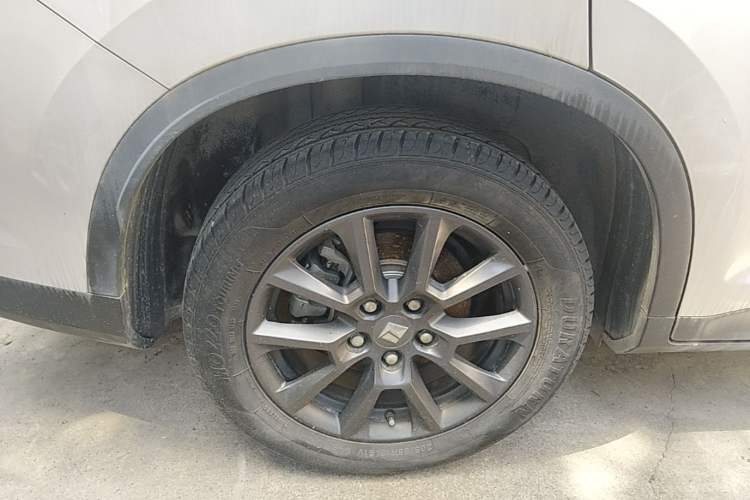 Used Baojun RM-5 2019 1.5L CVT Elite Version with 24-Hour Online Service 7 Seats Right Rear Wheel Hub