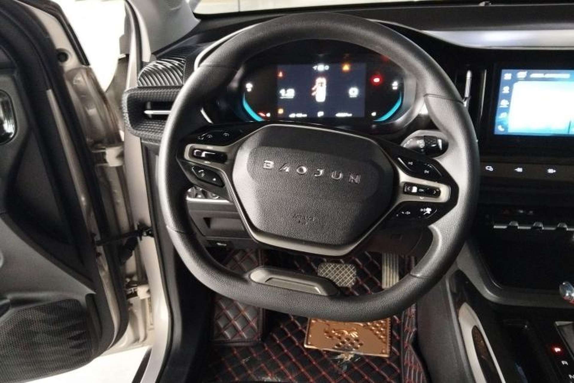 Used Baojun RM-5 2019 1.5L CVT Elite Version with 24-Hour Online Service 7 Seats Steering Wheel