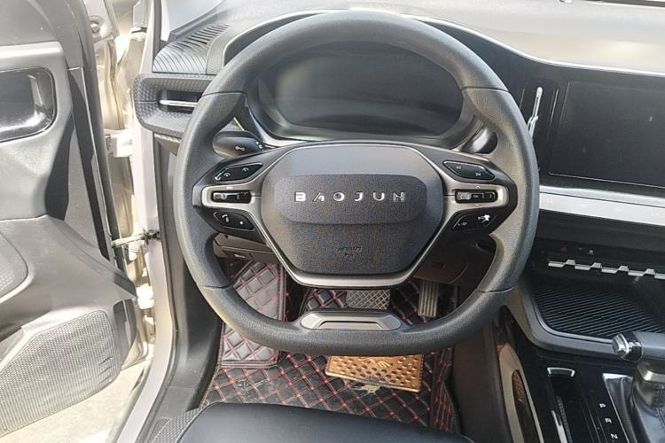 Used Baojun RM-5 2019 1.5L CVT Elite Version with 24-Hour Online Service 7 Seats Steering Wheel