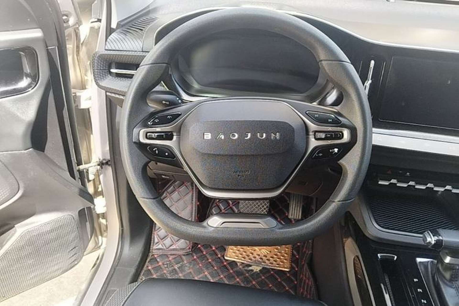 Used Baojun RM-5 2019 1.5L CVT Elite Version with 24-Hour Online Service 7 Seats Steering Wheel