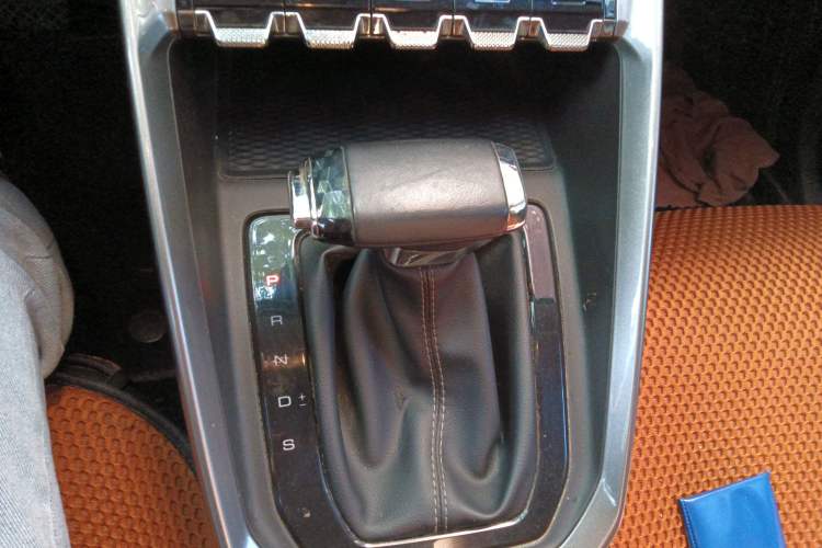 Used Baojun RS-3 2020 1.5L CVT Elite Version with 24-Hour Online Service Gear Lever