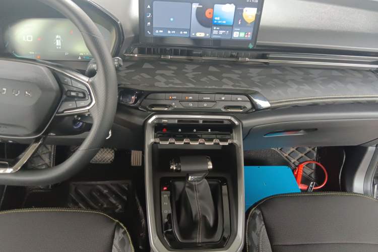Used Baojun RS-3 2020 1.5L CVT Smart Elite Edition Audio And AC Panel