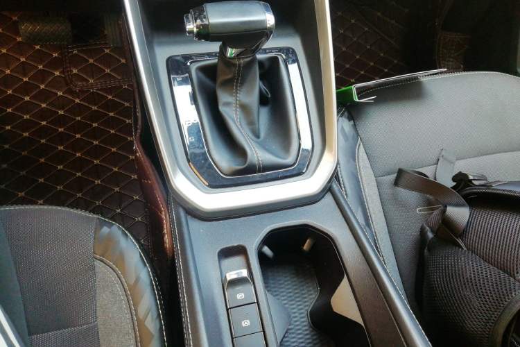 Used Baojun RS-3 2020 1.5L CVT Elite Version with 24-Hour Online Service Gear Lever