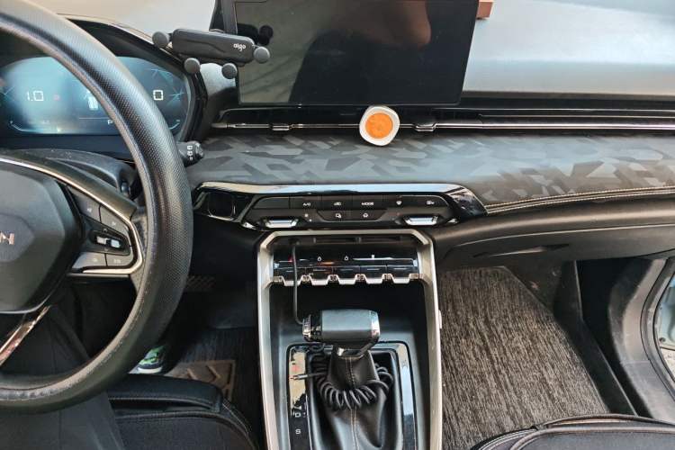 Used Baojun RS-3 2020 1.5L CVT Smart Elite Edition Audio And AC Panel