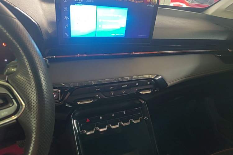 Used Baojun RS-3 2020 1.5L Manual 24-Hour Online Luxury Version Audio And AC Panel