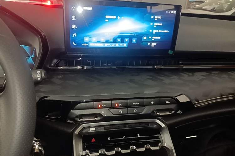 Used Baojun RS-3 2020 1.5L CVT Elite Version with 24-Hour Online Service Audio And AC Panel