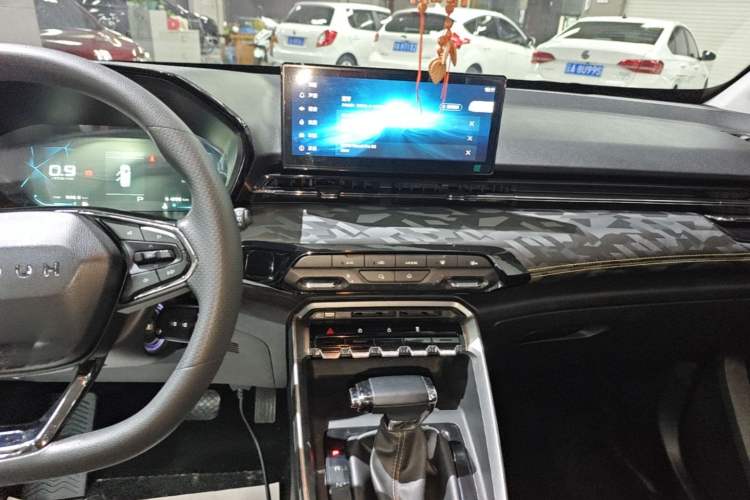 Used Baojun RS-3 2020 1.5L CVT Elite Version with 24-Hour Online Service Audio And AC Panel