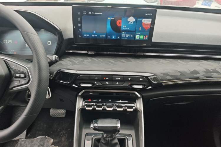 Used Baojun RS-3 2020 1.5L CVT Elite Version with 24-Hour Online Service Audio And AC Panel