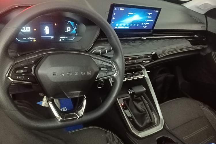 Used Baojun RS-3 2020 1.5L CVT Elite Version with 24-Hour Online Service Center Console
