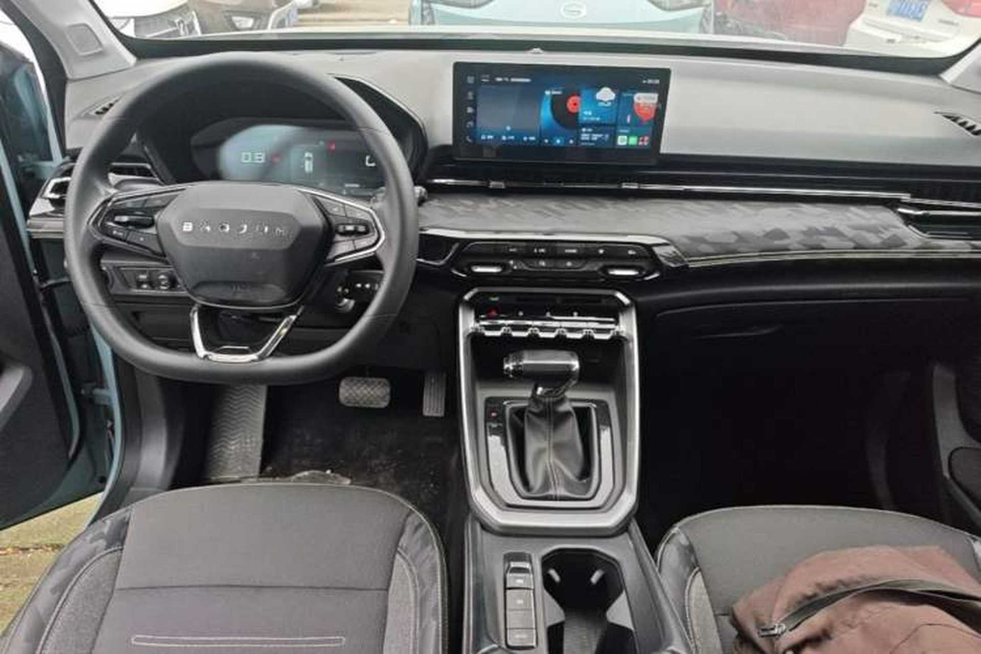 Used Baojun RS-3 2020 1.5L CVT Elite Version with 24-Hour Online Service Center Console