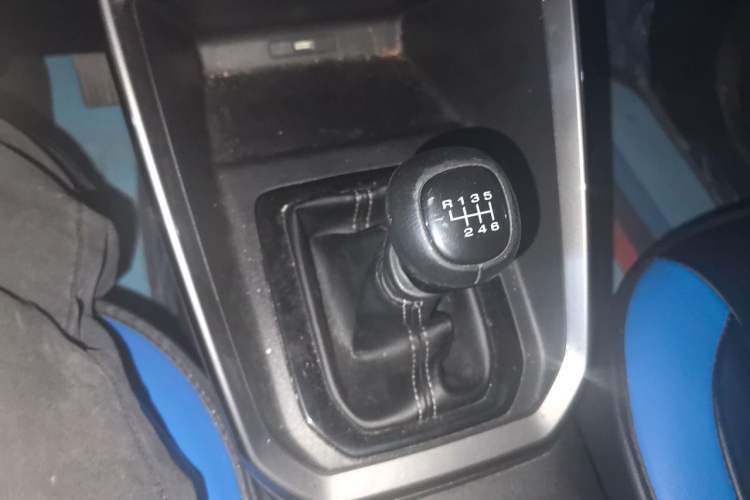 Used Baojun RS-3 2020 1.5L Manual Elite Version with 24-Hour Online Service Gear Lever