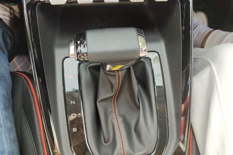 Used Baojun RS-3 2020 1.5L CVT 24-Hour Online Luxury Edition Gear Lever