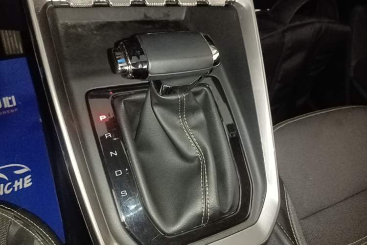 Used Baojun RS-3 2020 1.5L CVT Elite Version with 24-Hour Online Service Gear Lever