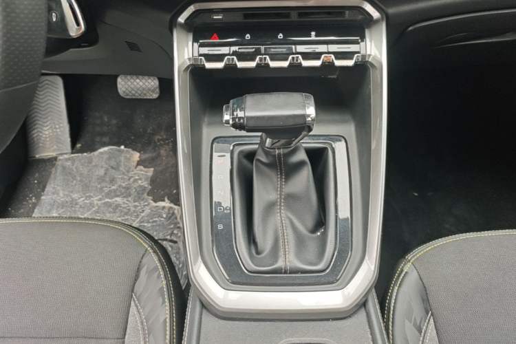 Used Baojun RS-3 2020 1.5L CVT Elite Version with 24-Hour Online Service Gear Lever