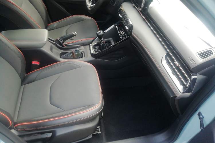 Used Baojun RS-3 2020 1.5L Manual 24-Hour Online Luxury Version Right Front Seat