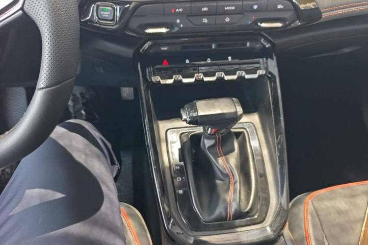 Used Baojun RS-3 2020 1.5L CVT 24-Hour Online Luxury Edition Gear Lever