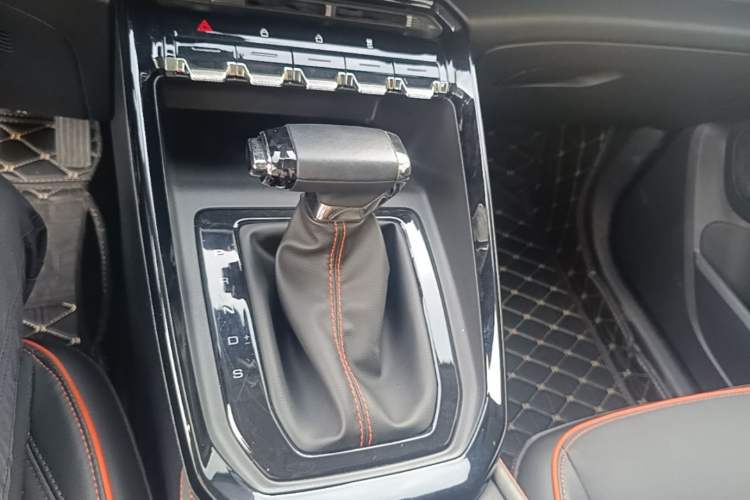 Used Baojun RS-3 2020 1.5L CVT 24-Hour Online Luxury Edition Gear Lever