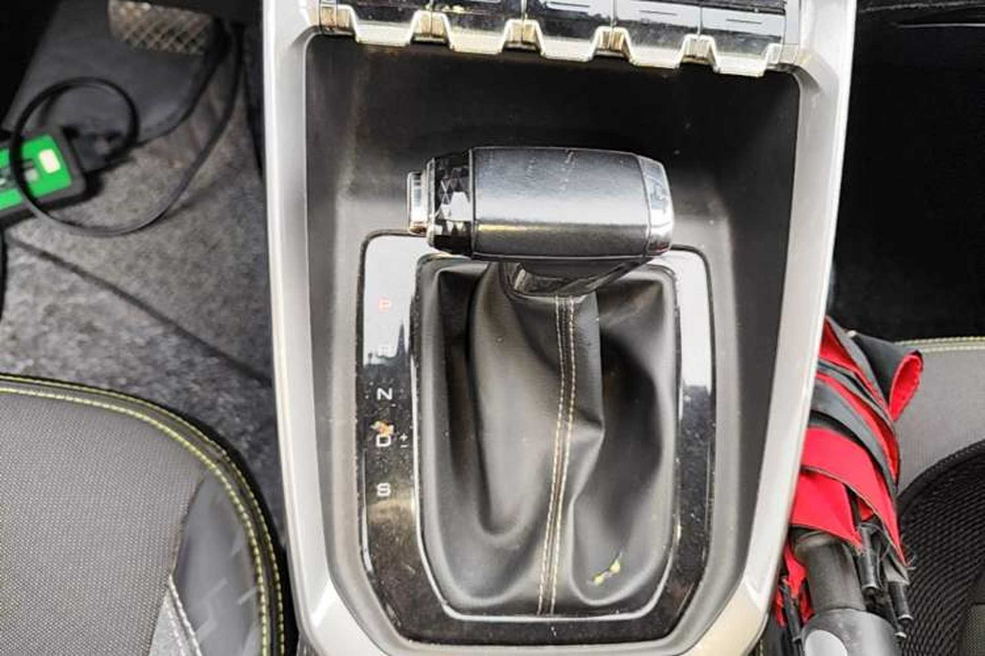 Used Baojun RS-3 2020 1.5L CVT Elite Version with 24-Hour Online Service Gear Lever